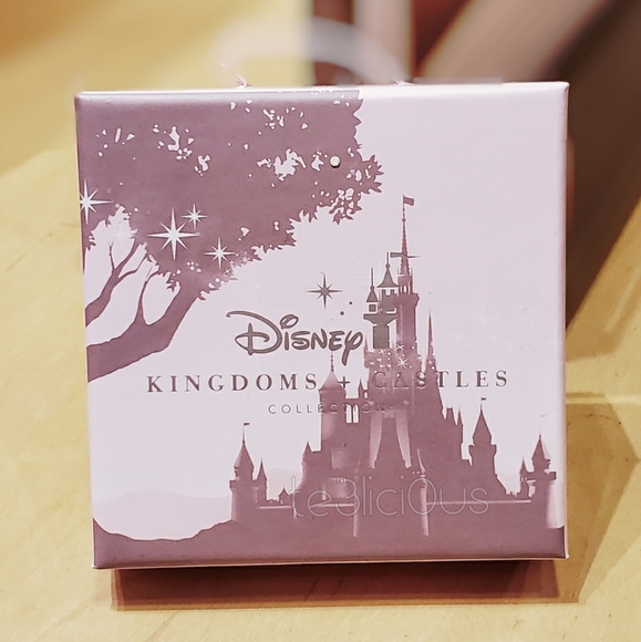 DISNEY PARKS CINDERELLA CARRIAGE KEY NECKLACE - Picture 4 of 4